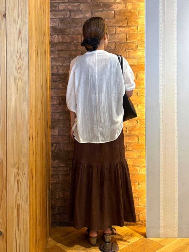 mieさんの「SHOO･LA･RUE｜【S-LL】後ろ姿も抜かりなく 1枚でサマ見え ティアードワンピース」を使ったコーディネート