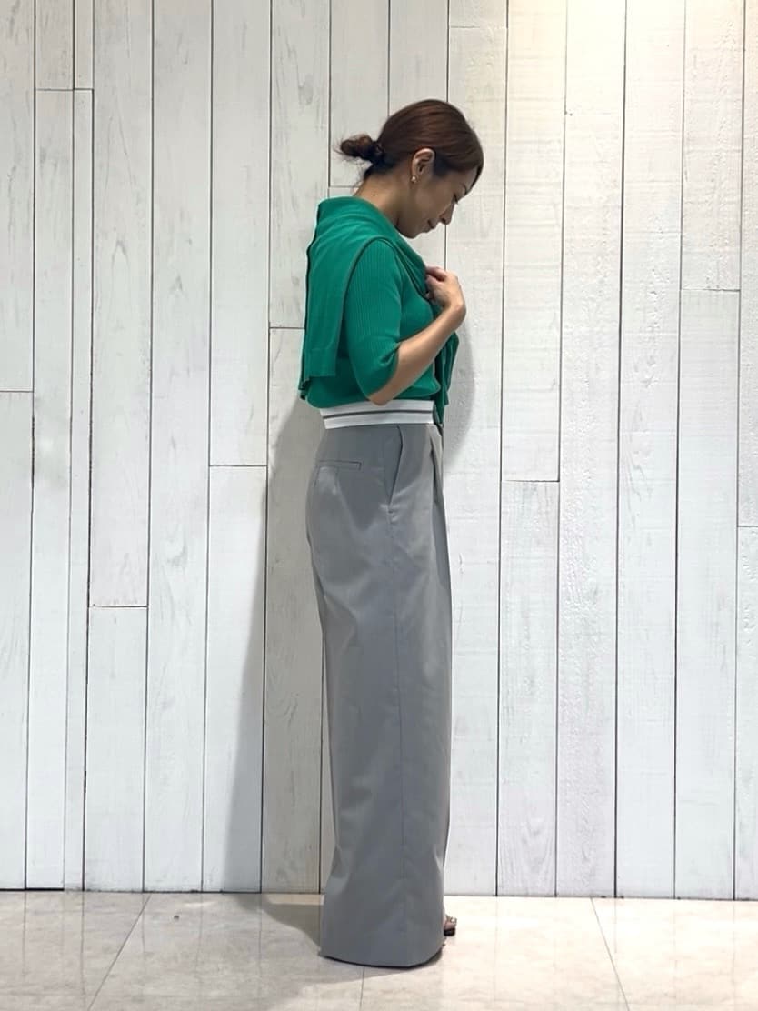 𝑹𝑶𝑴𝑰さんの「INDIVI｜【通年活躍！／アンサンブル可能】クルーネックカーディガン」を使ったコーディネート