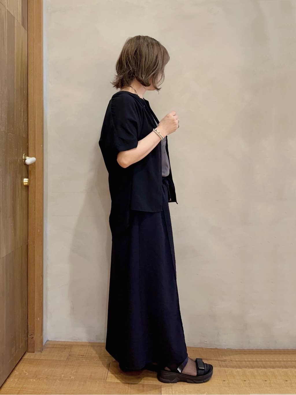 まるぷーさんの「SHOO･LA･RUE｜【洗える/プチプラ】大人の抜け感をプラスする バンドカラーシャツ」を使ったコーディネート