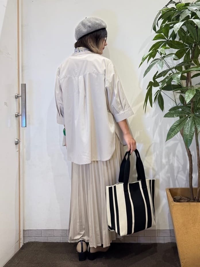 misakiさんの「SHOO･LA･RUE｜【S-LL/洗濯後しわになりにくい】コットン風 前あきドルマンブラウス」を使ったコーディネート
