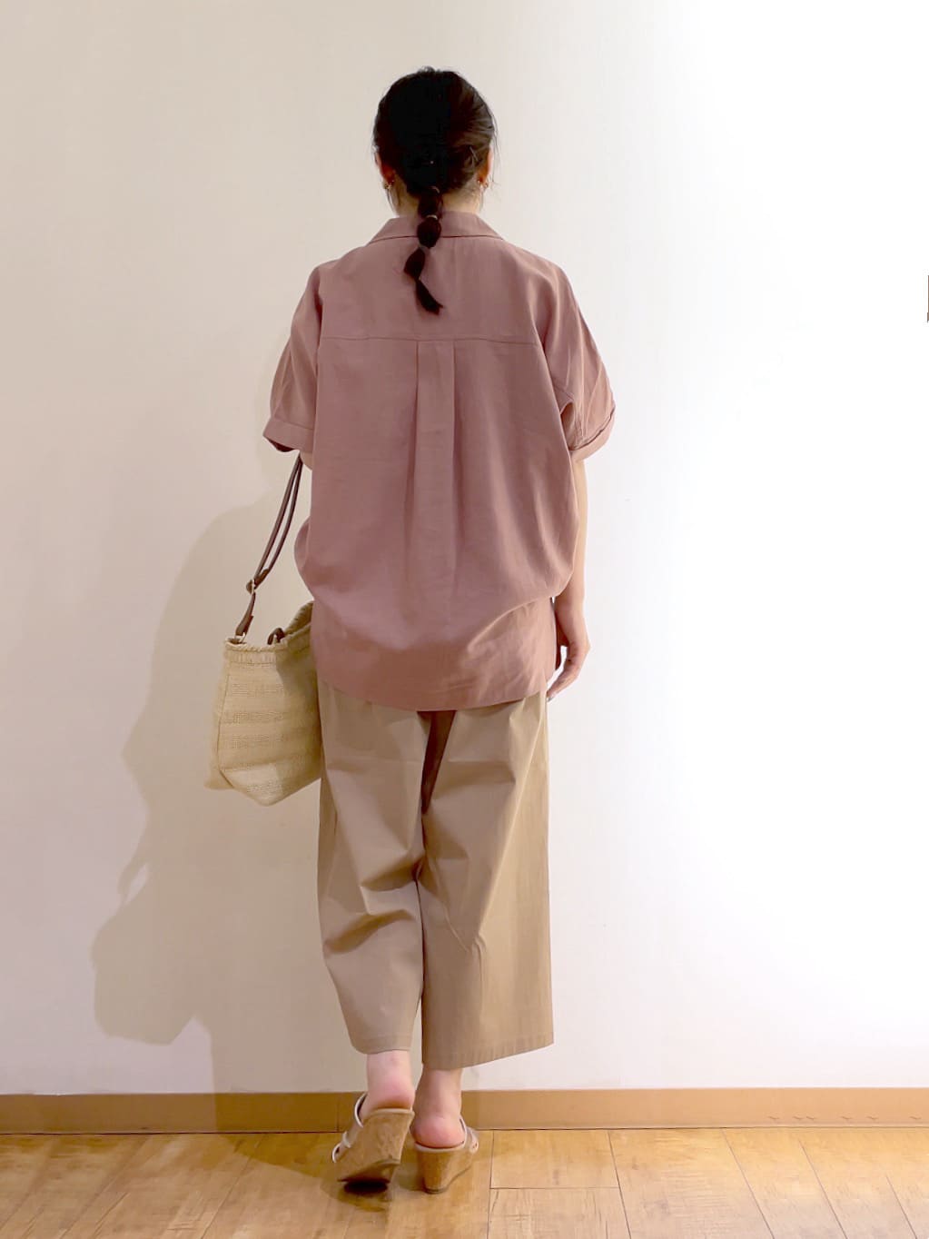 かのさんの「SHOO･LA･RUE｜【S-LL/UV/接触冷感/抗菌防臭】体型を自然にカバー フレンチリネンブレンド襟付ドルマンシャツ」を使ったコーディネート