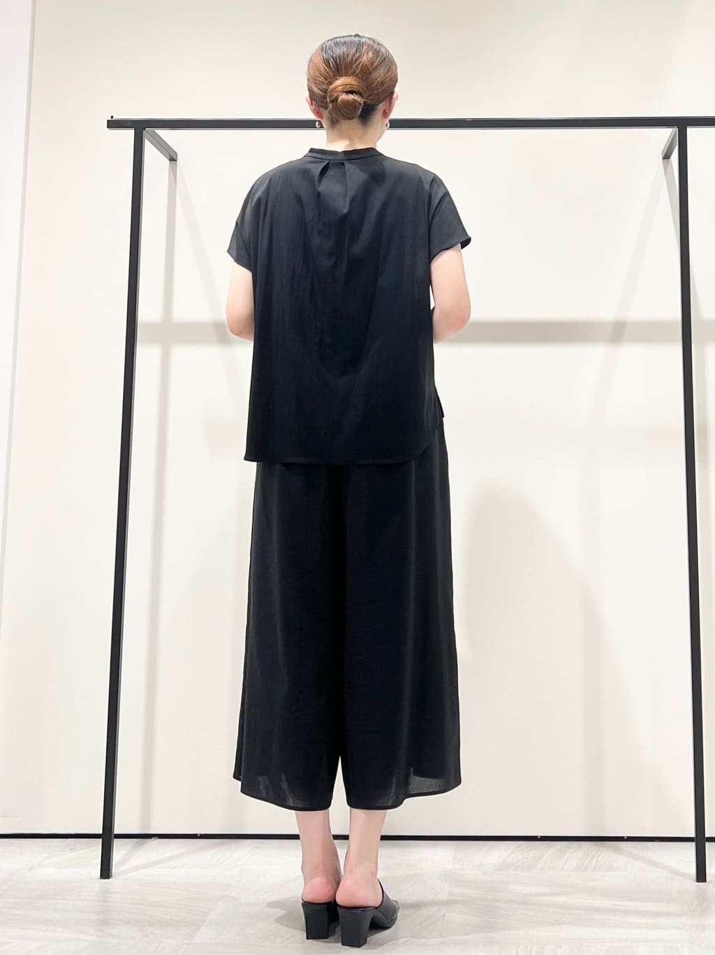 T.Kさんの「INDIVI｜【洗える／清涼感◎】ワイドフレアパンツ／スカーチョ」を使ったコーディネート