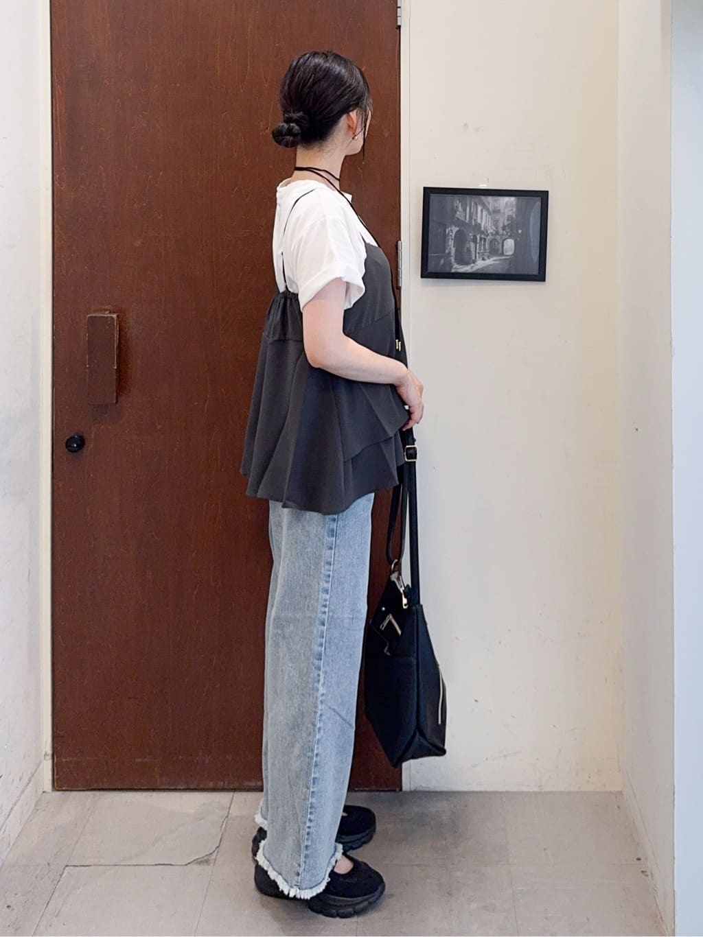𝐇𝐢𝐫𝐨𝐦𝐢さんの「SHOO･LA･RUE｜【S-LL/セットアップ可/ひんやり】女性らしさ溢れる ティアードキャミソール」を使ったコーディネート
