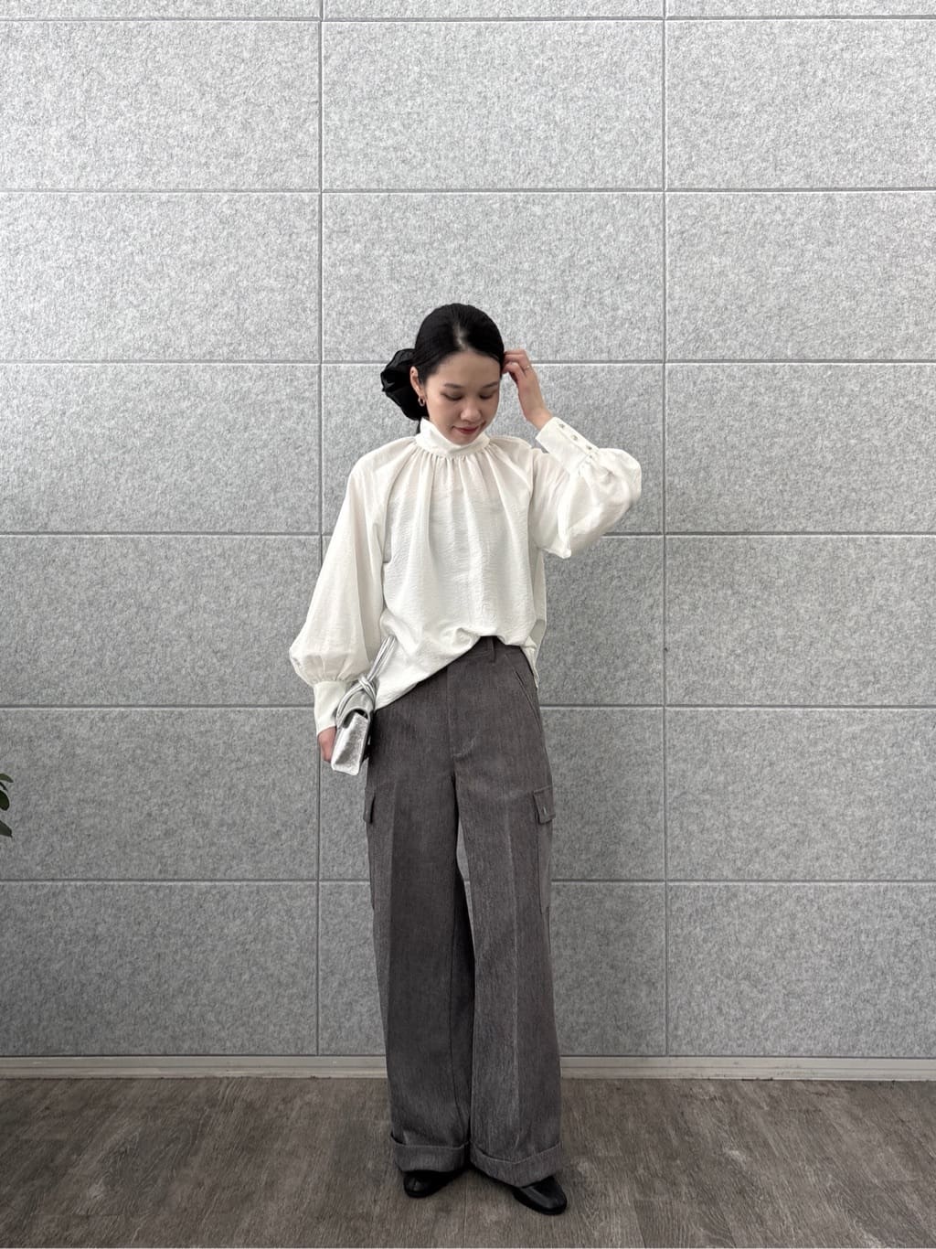 ひなさんの「INDIVI｜【MILLELA FIRENZE】ループハンドルバッグ」を使ったコーディネート