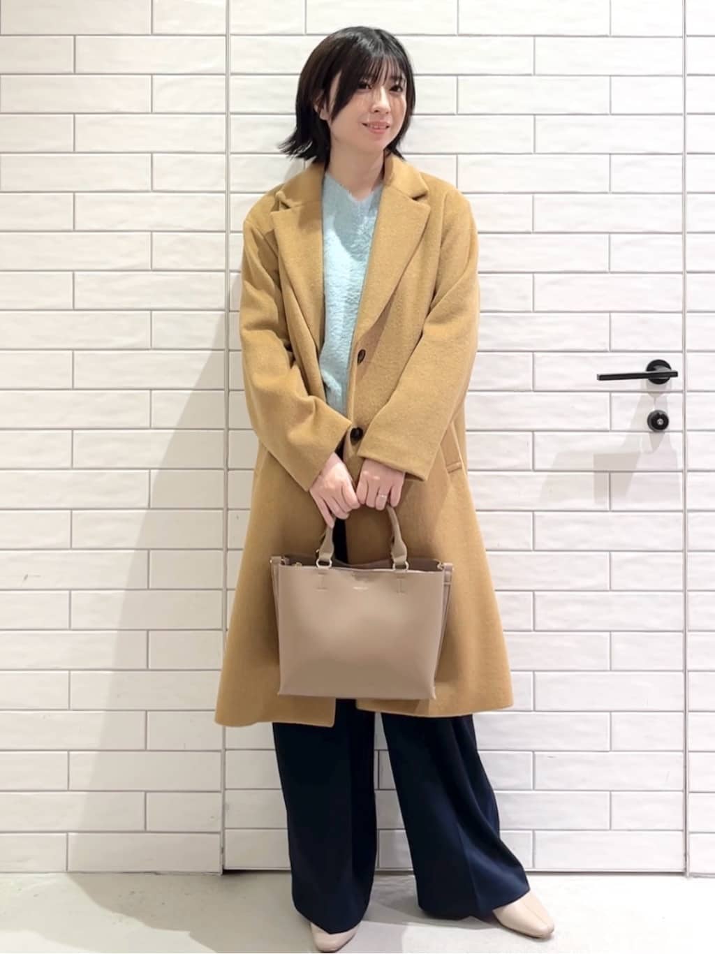 しおりさんの「OPAQUE.CLIP｜カシミヤブレンドウールチェスターコート」を使ったコーディネート