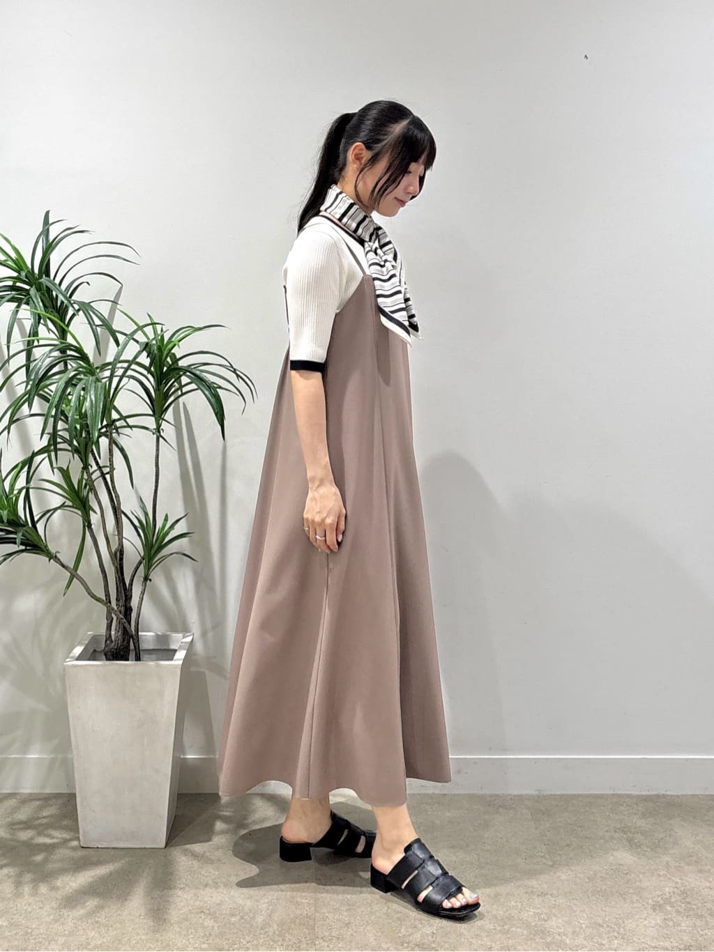 ibukiさんの「INDIVI｜【UVケア】エアリージョーゼット キャミワンピース」を使ったコーディネート
