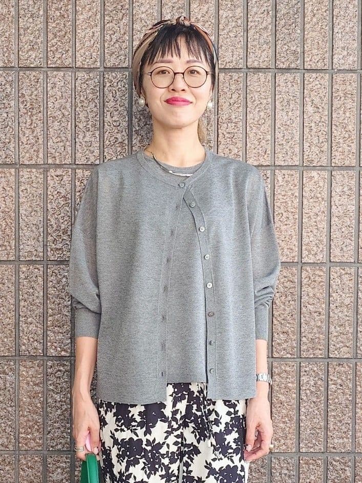 MUTSUKOさんの「UNTITLED｜【アンサンブル可/洗える】シアーノースリーブ プルオーバー」を使ったコーディネート
