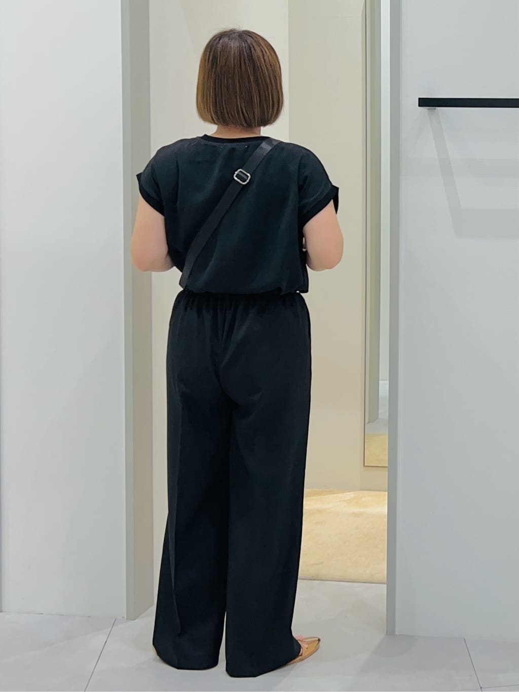 タナさんの「THE SHOP TK｜麻調ピンタックワイドパンツ【洗濯機OK】」を使ったコーディネート