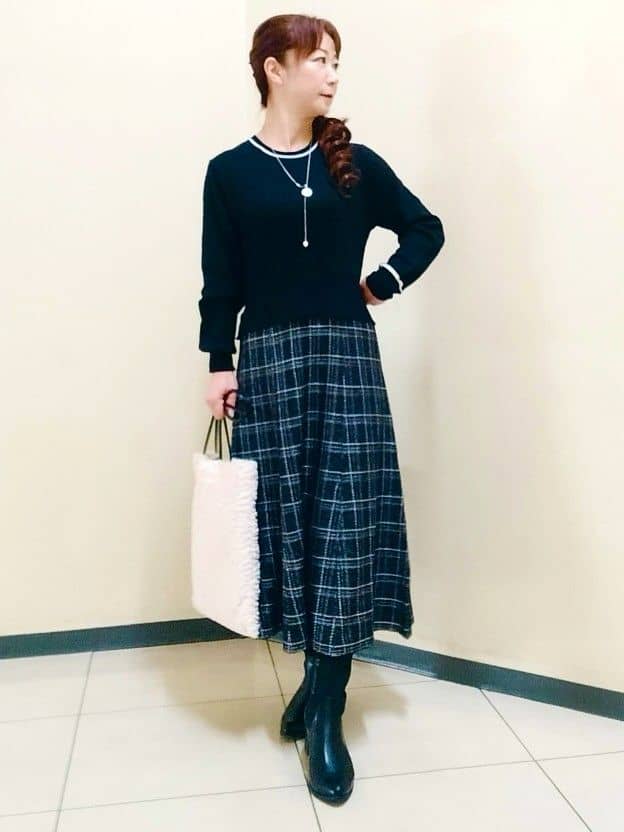 花さんの「Reflect｜【コートインでもすっきり◎】チェック柄ニットドッキングワンピース」を使ったコーディネート