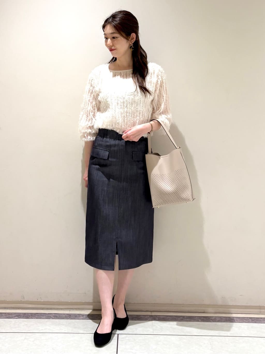 sakiさんの「COUP DE CHANCE｜【手洗い可／日本製】フェザーチュールのブラウス」を使ったコーディネート