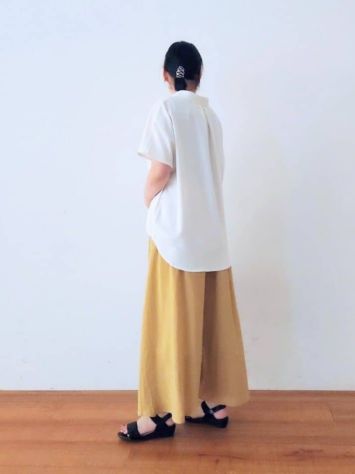 くまさんの「SHOO･LA･RUE｜【洗える/S-LL/プチプラ】さらっとすっきりきれい見え スキッパーブラウス」を使ったコーディネート