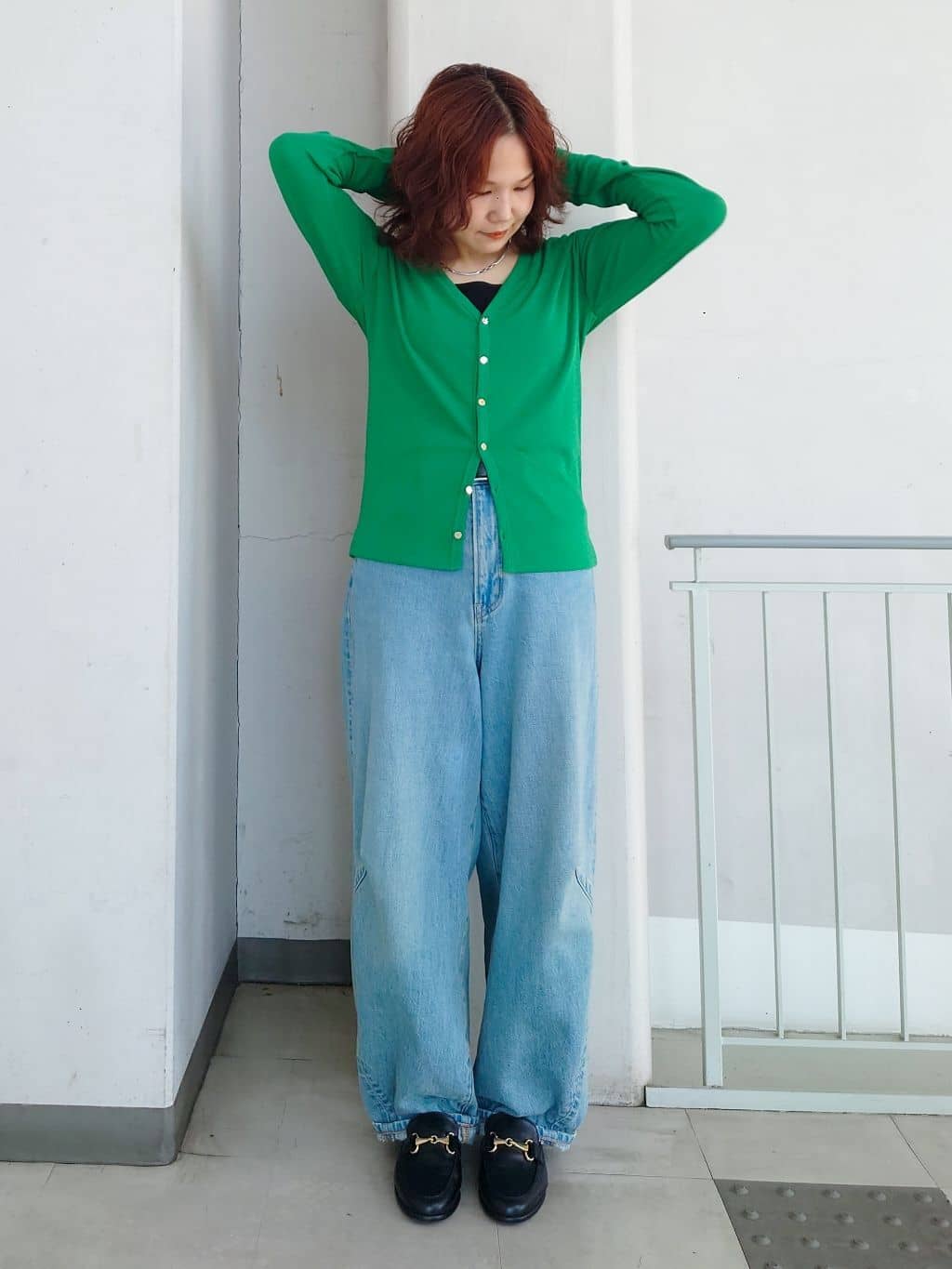 maruさんの「THE SHOP TK｜シアーフライスVカーデ」を使ったコーディネート