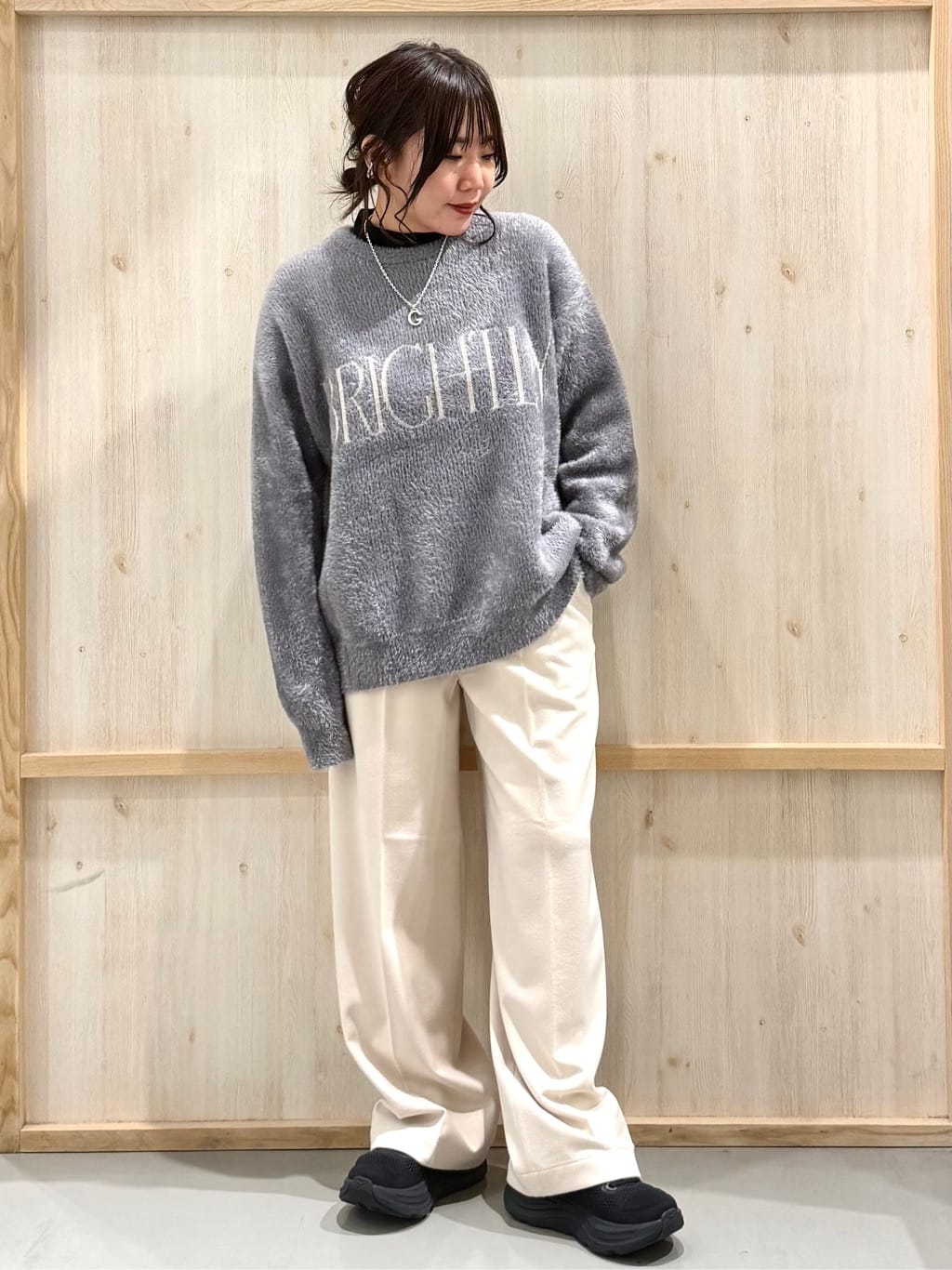 nanaさんの「THE SHOP TK｜ベルベットフェザー ロゴニットプルオーバー」を使ったコーディネート