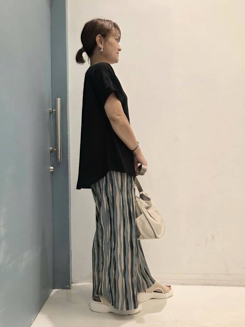 mariさんの「SHOO･LA･RUE｜【洗える/プチプラ】大人の抜け感をプラスする バンドカラーシャツ」を使ったコーディネート