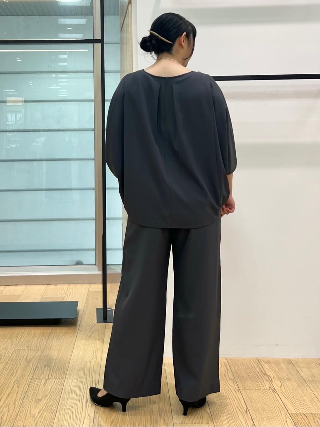 shimaさんの「INDIVI｜【体型カバー/SETUP可能】ジョーゼット　ドルマンブラウス」を使ったコーディネート