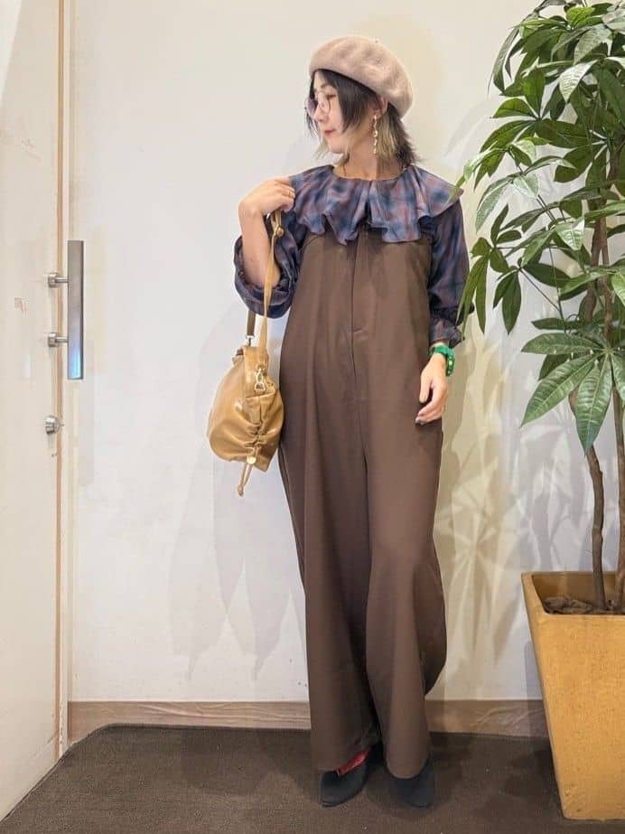 misakiさんの「SHOO･LA･RUE｜【S-LL】大人カジュアルに ベアトップ風 キャミサロペット」を使ったコーディネート