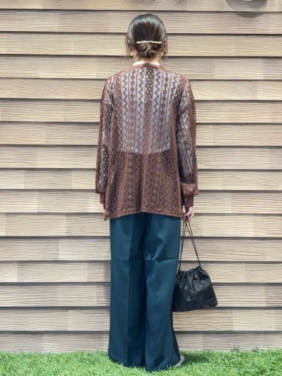 himiさんの「SHOO･LA･RUE｜【セットアップ可】レース使いが美しい バンドカラーシャツ」を使ったコーディネート