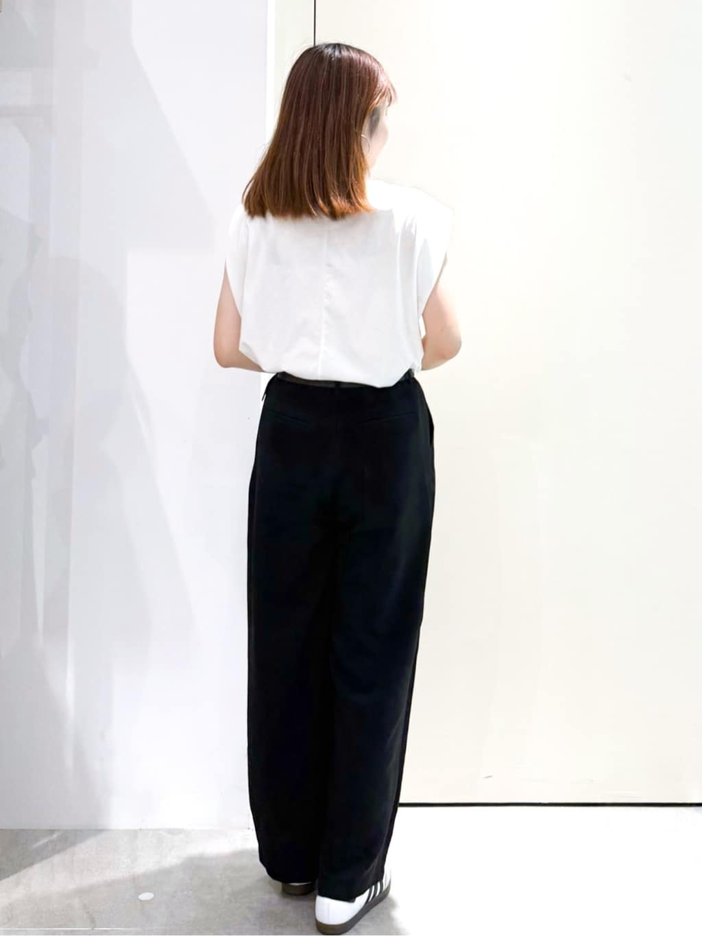 sayaさんの「OPAQUE.CLIP｜ボクシーノースリーブカットソー【洗濯機洗い可】」を使ったコーディネート