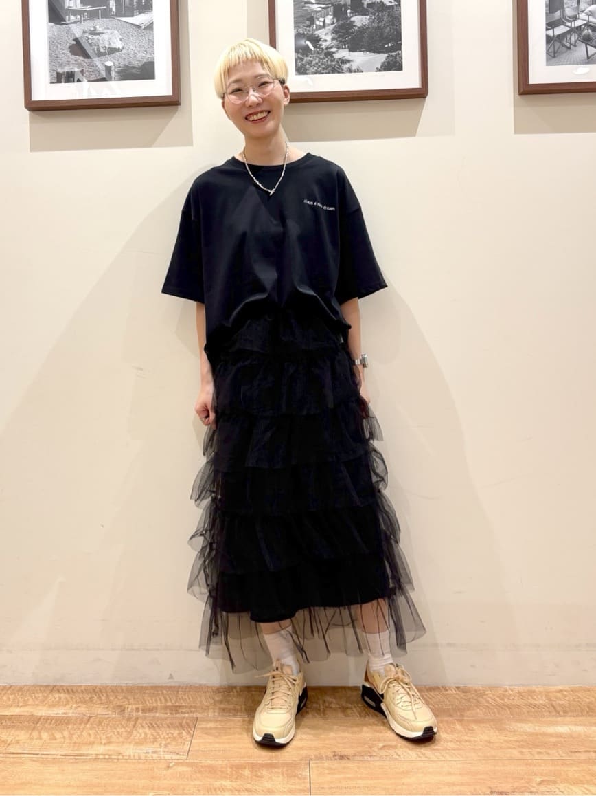 Ayumiさんの「SHOO･LA･RUE｜【ひんやり/汗ジミ軽減/UVカット】プリントアソート BIG Tシャツ」を使ったコーディネート
