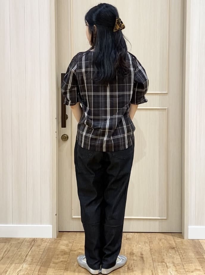 ERIさんの「SHOO･LA･RUE｜【S-LL/5分袖】お袖タックできれいに魅せる 大人のチェックブラウス」を使ったコーディネート