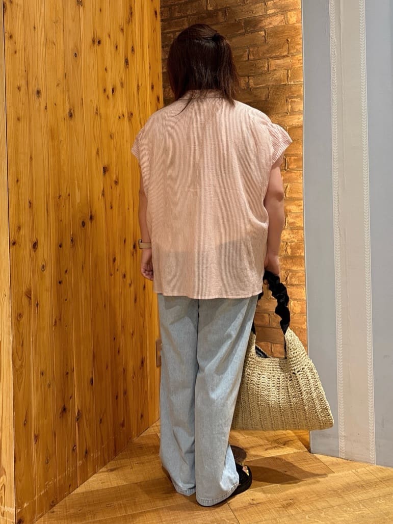 ゆかぴさんの「SHOO･LA･RUE｜【S-LL】さらシャリコットン 上品なシアー感のデザインシャツ」を使ったコーディネート