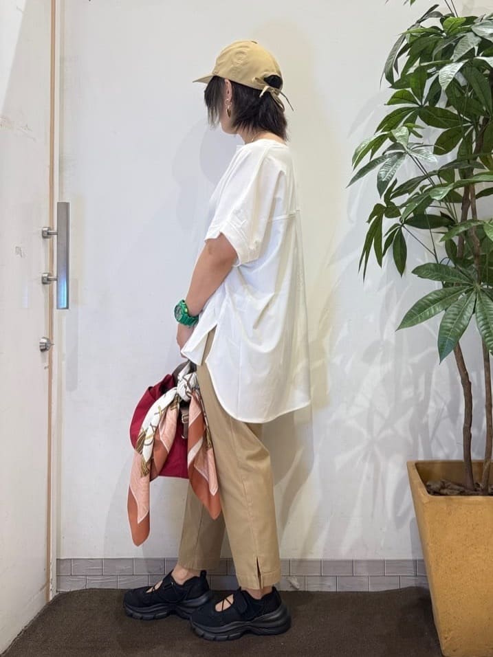 misakiさんの「SHOO･LA･RUE｜【S-LL】さらりとしたタッチが上品見え ワンボタンデザイン トップス」を使ったコーディネート