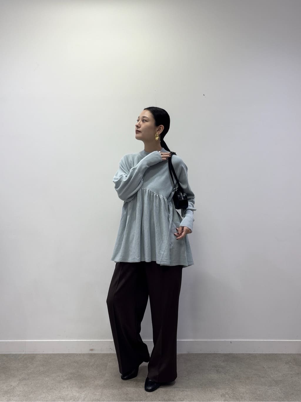 ayanoさんの「INDIVI｜【再入荷】ペプラムハイネックニット」を使ったコーディネート