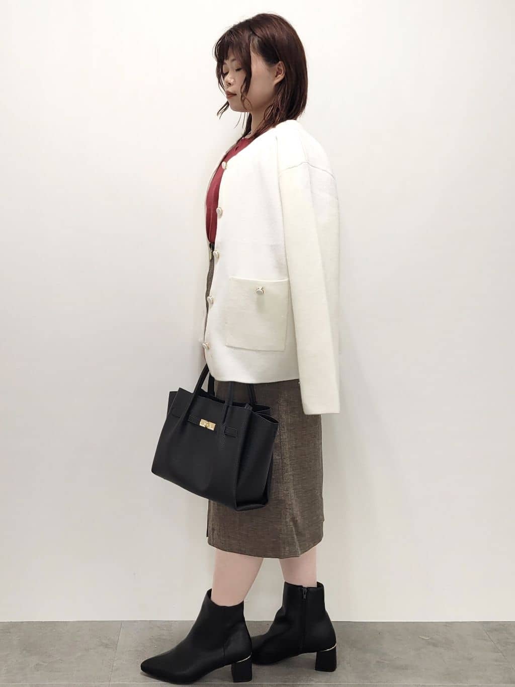kinaさんの「index｜パール調パーツ付きクルーネックニット【洗濯機OK】《8col／XS～3L》」を使ったコーディネート