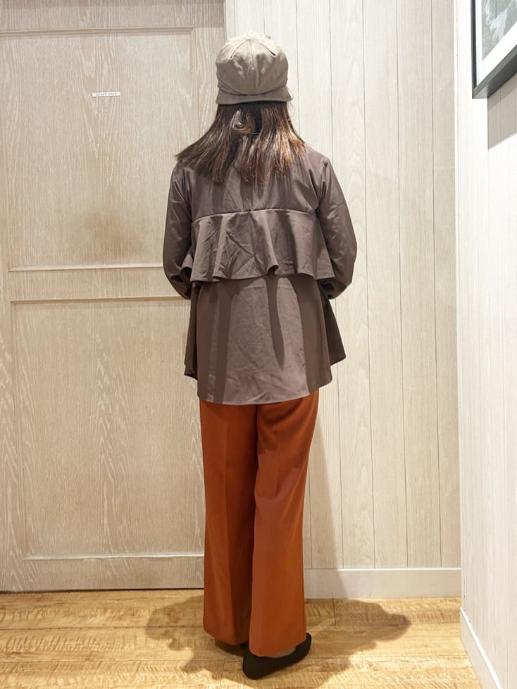 yukaさんの「SHOO･LA･RUE｜【洗濯機可/S-LL】後ろ姿も抜かりなく バックフリルシャツ」を使ったコーディネート