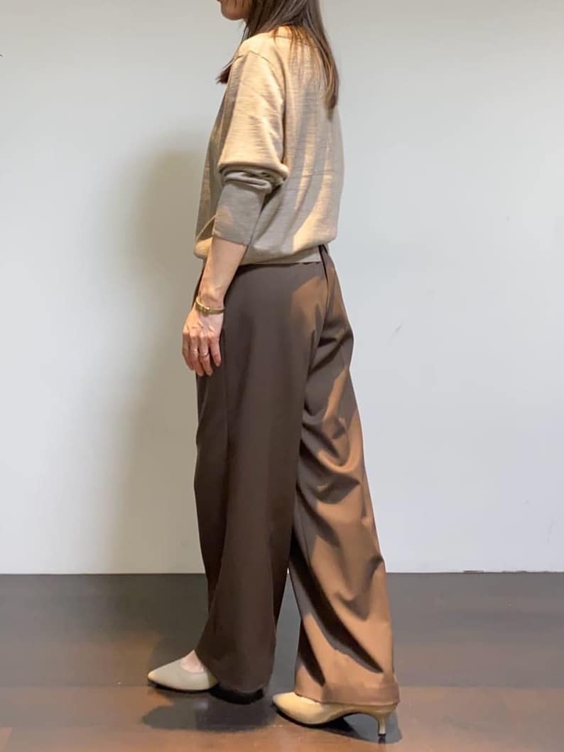 tomoさんの「UNTITLED｜【アンサンブル可/洗える】シルクウールカシミヤ ドルマンスリーブニット」を使ったコーディネート