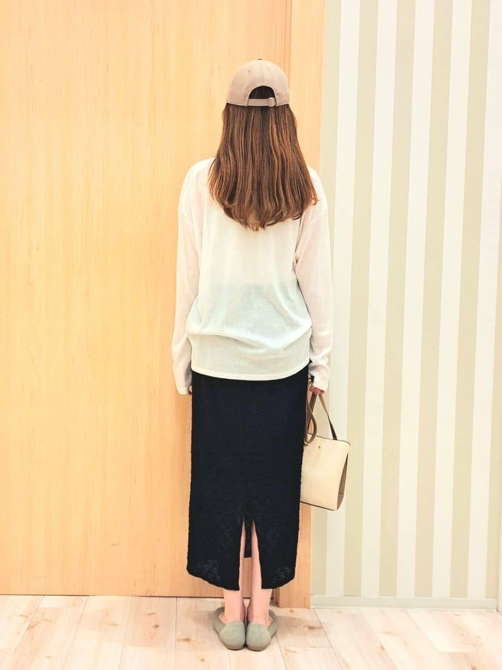 kanaさんの「SHOO･LA･RUE｜【S-LL/ひんやり/UV】手の甲まで隠れる トッパーカーディガン」を使ったコーディネート