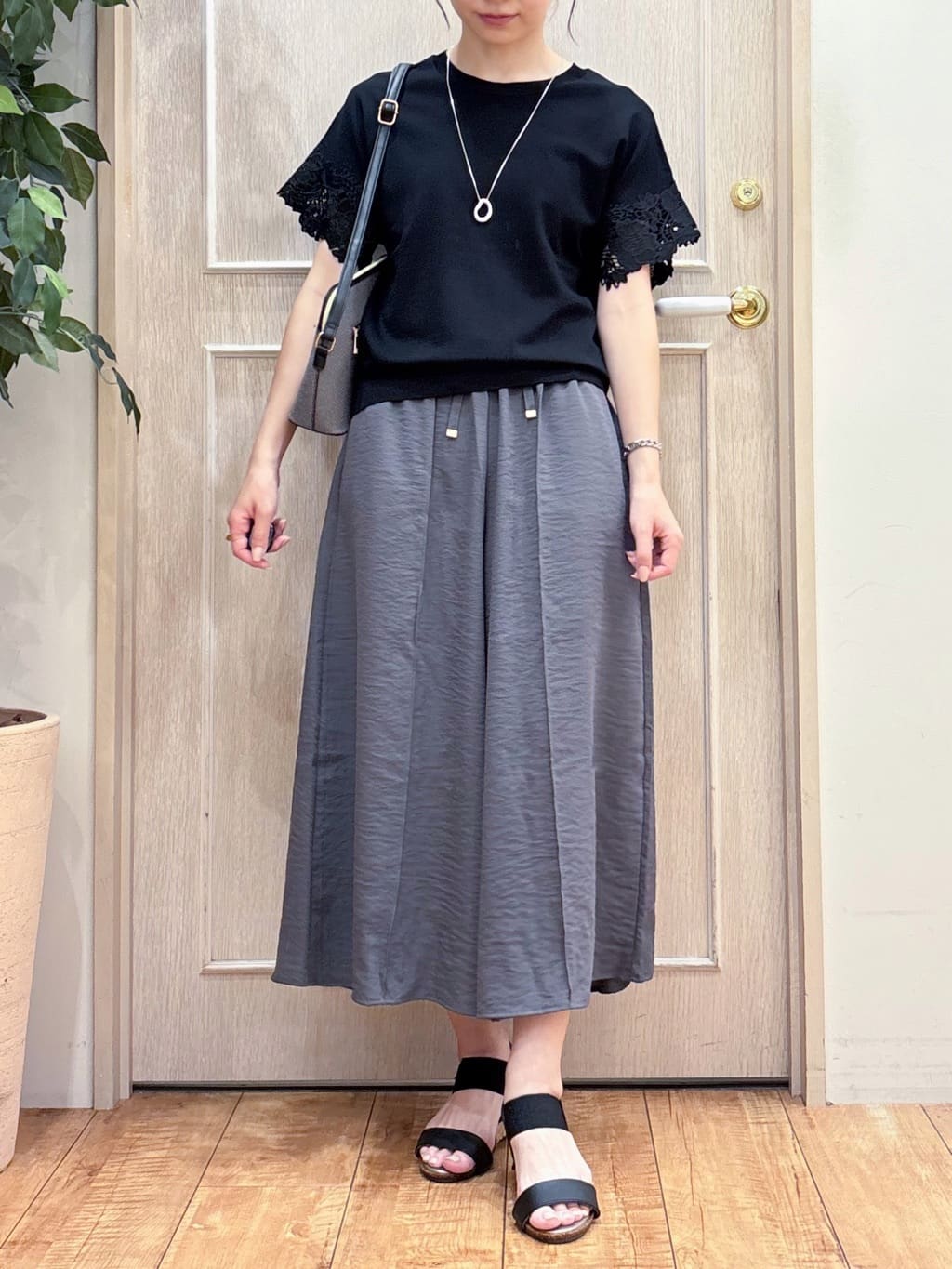 なみさんの「SHOO･LA･RUE｜【S-LL/ひんやり/UV/】大人上品な お袖レースニット」を使ったコーディネート