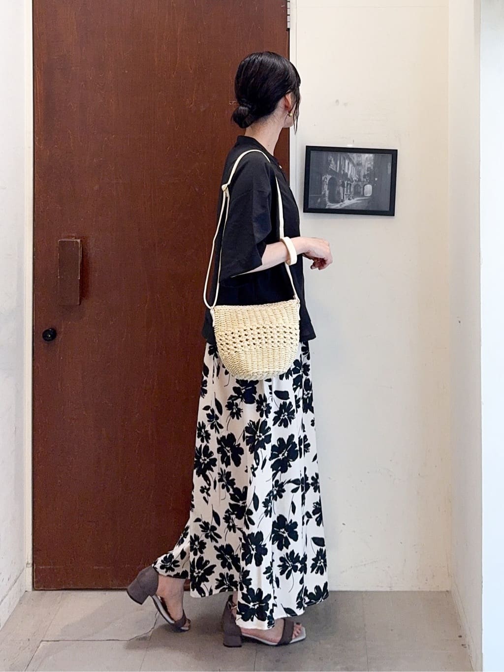 𝐇𝐢𝐫𝐨𝐦𝐢さんの「SHOO･LA･RUE｜【洗濯後しわになりにくい/UV/吸水速乾】大人きれいな バンドカラーシャツ」を使ったコーディネート