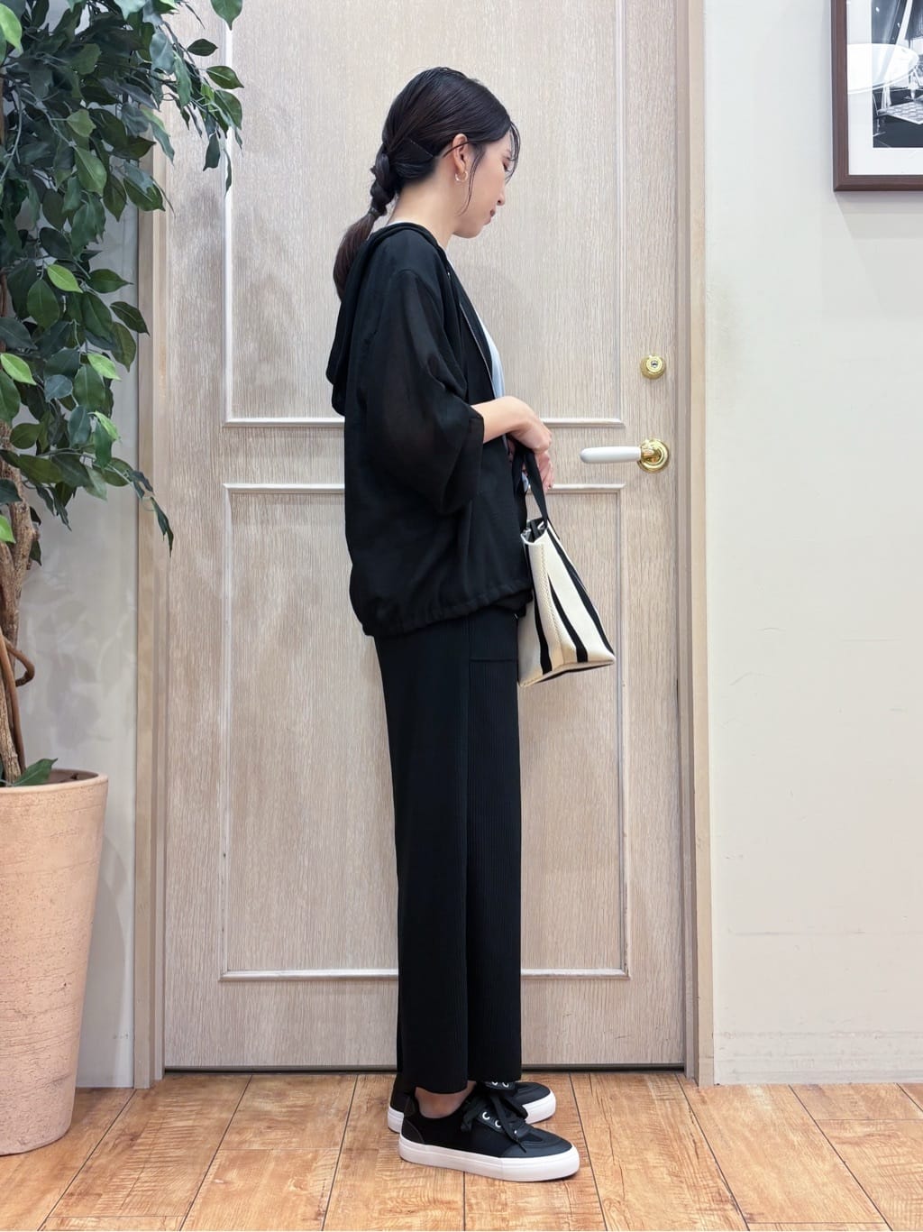 なみさんの「SHOO･LA･RUE｜【S-LL】柔らかシアーでこなれるフーディブルゾン」を使ったコーディネート