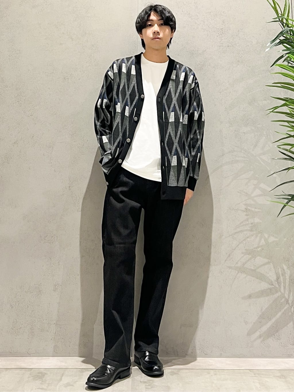 SHI-MAさんの「THE SHOP TK｜【季節の変わり目に活躍】ニットカーディガン 選べる2デザイン(柄&無地)/洗濯機OK」を使ったコーディネート