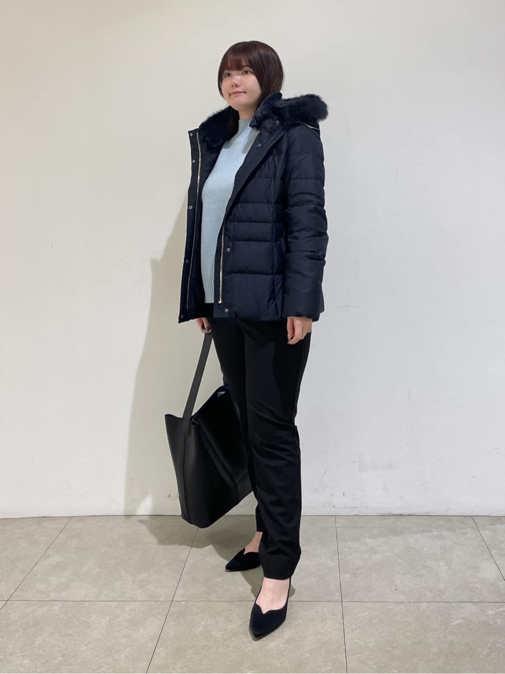 emikaさんの「INDIVI｜【名品／撥水／抗菌防臭】ショート丈リサイクルダウンコート」を使ったコーディネート