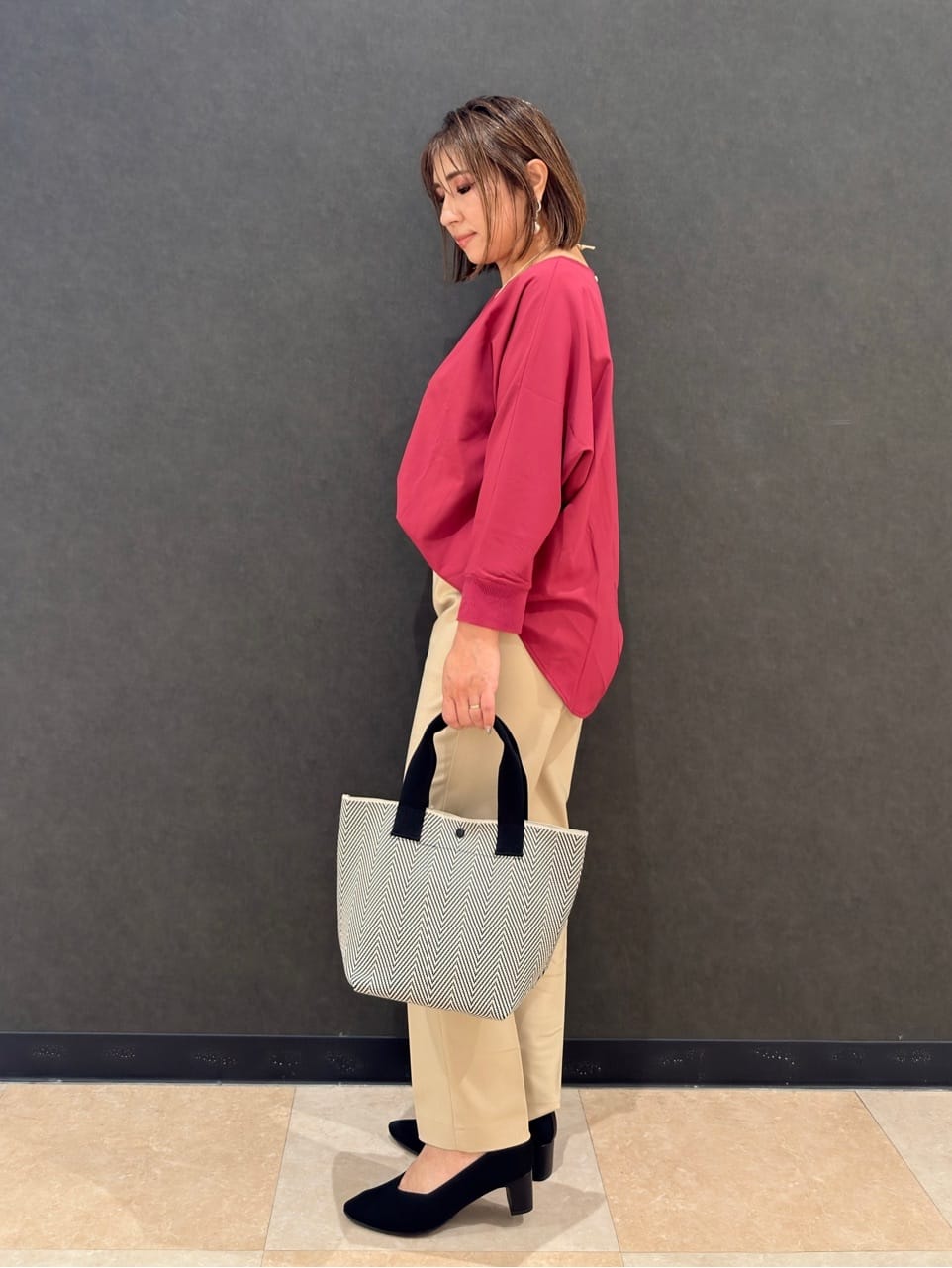 Megさんの「SHOO･LA･RUE｜【高レビュー/洗濯後しわになりにくい】1枚でサマ見え 8分袖ドルマンブラウス」を使ったコーディネート