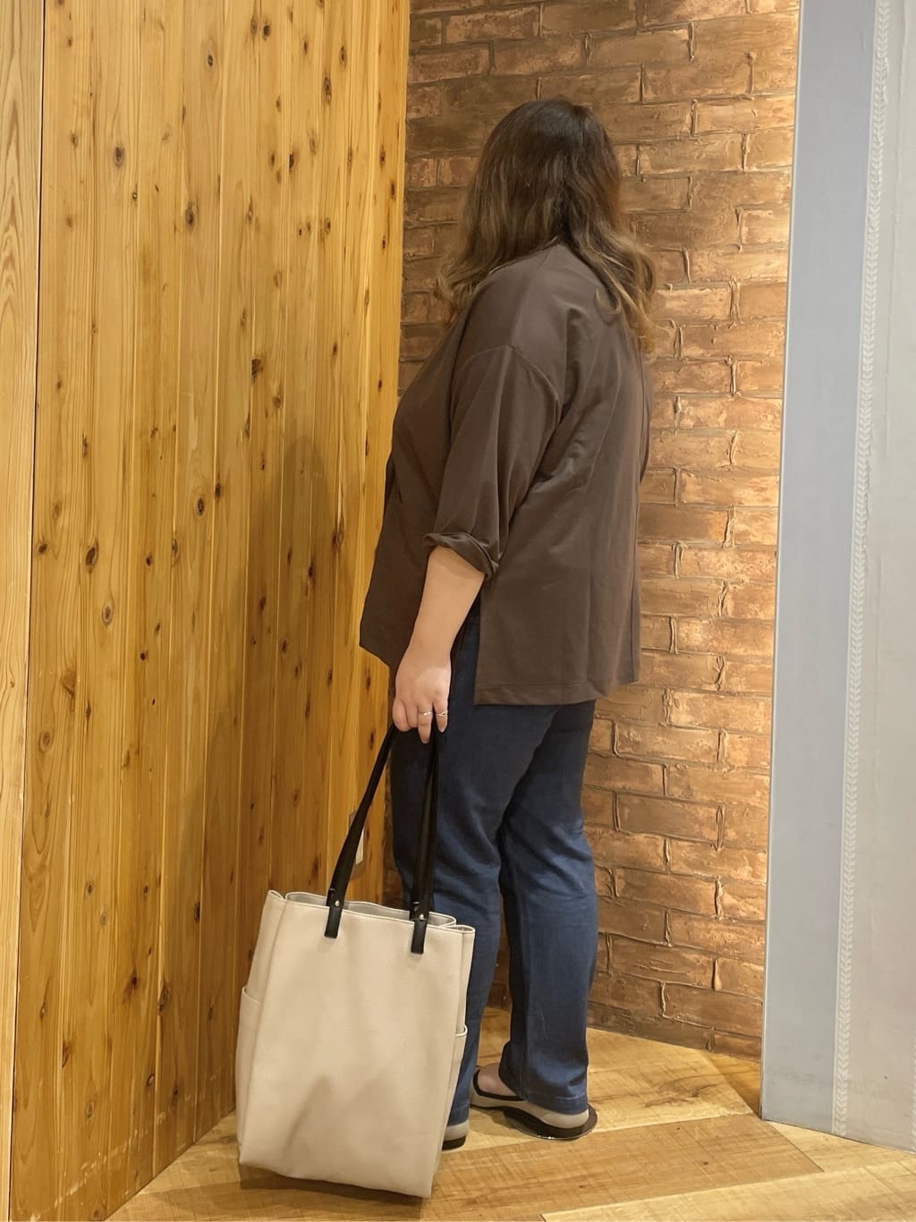 Risaさんの「SHOO･LA･RUE｜【高レビュー/SS-LL/美脚シルエット】自然に体型カバー イージーデニム テーパードパンツ」を使ったコーディネート