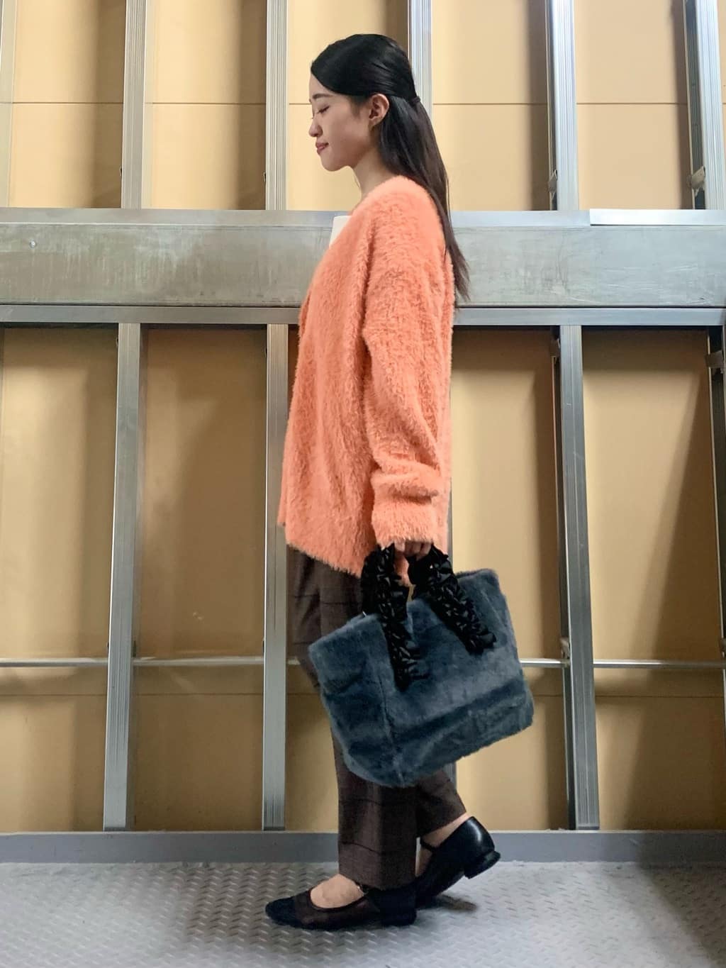 sahoさんの「THE SHOP TK｜【ふわふわあったか】フェザーカーディガン」を使ったコーディネート