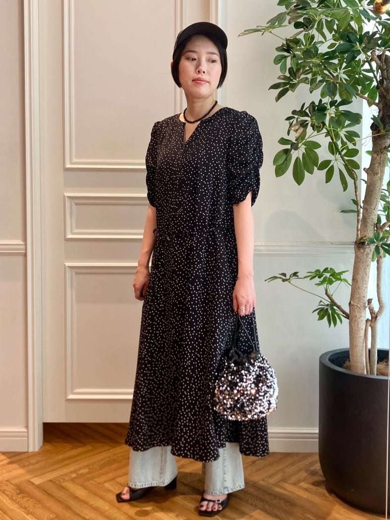 konominさんの「DRESSTERIOR｜スパンコール2WAY巾着バッグ」を使ったコーディネート