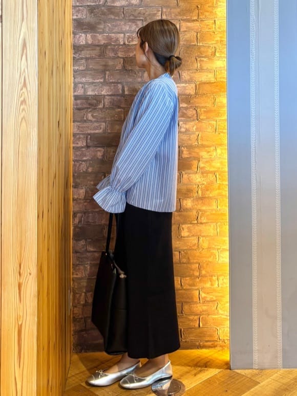 mieさんの「SHOO･LA･RUE｜【S-LL】キャンディースリーブが女性らしい マルチストライプブラウス」を使ったコーディネート