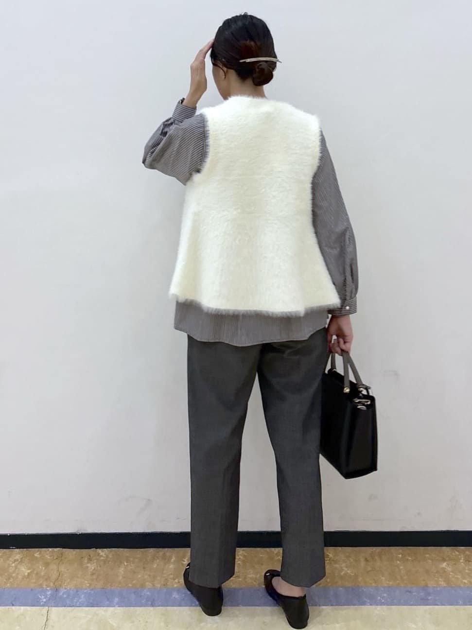 akariさんの「index｜《andGIRL掲載》フェザーペプラムジレ【洗濯機OK／抗ピル】」を使ったコーディネート