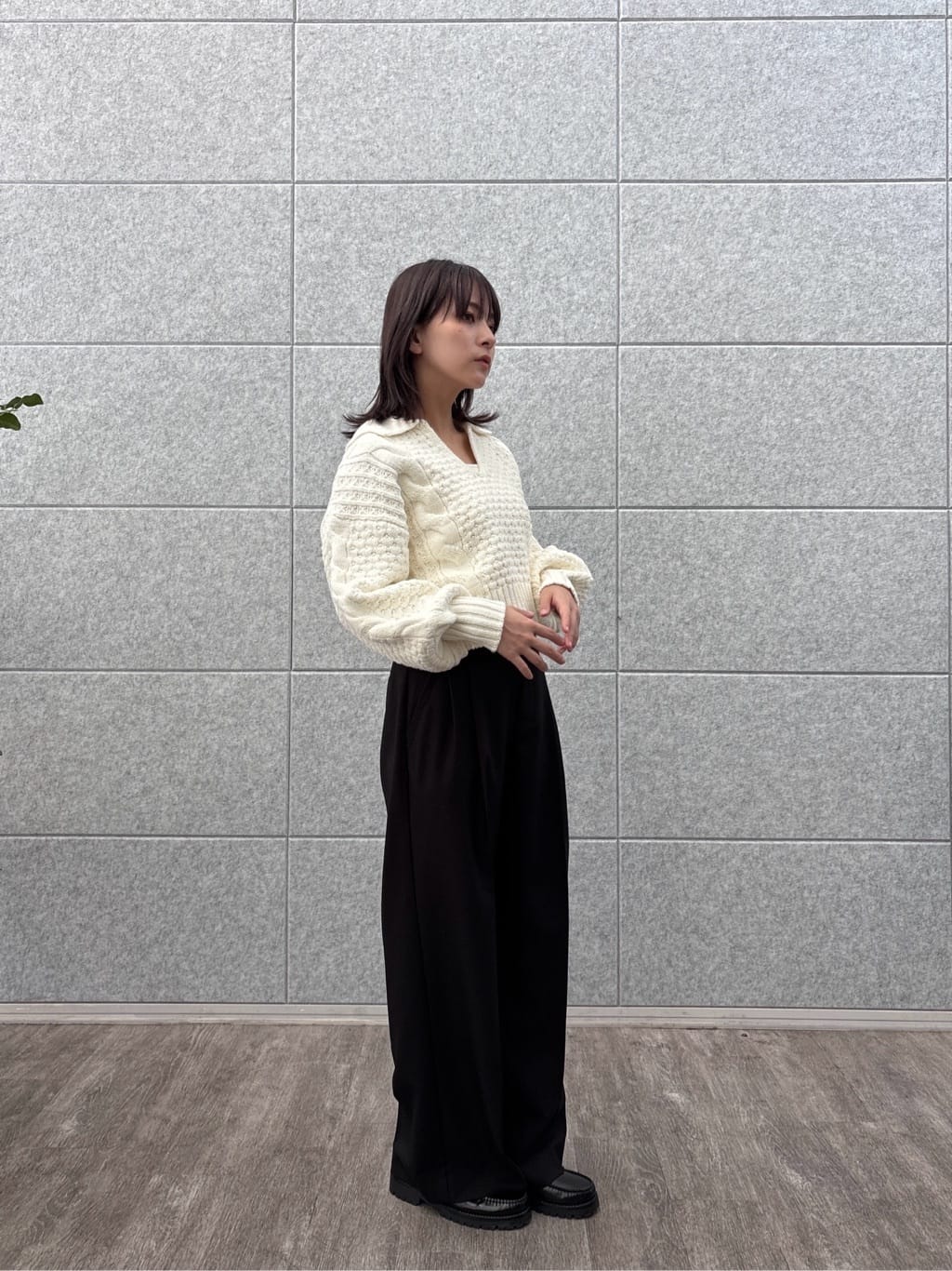 erikaさんの「INDIVI｜スキッパーフォルムニット」を使ったコーディネート