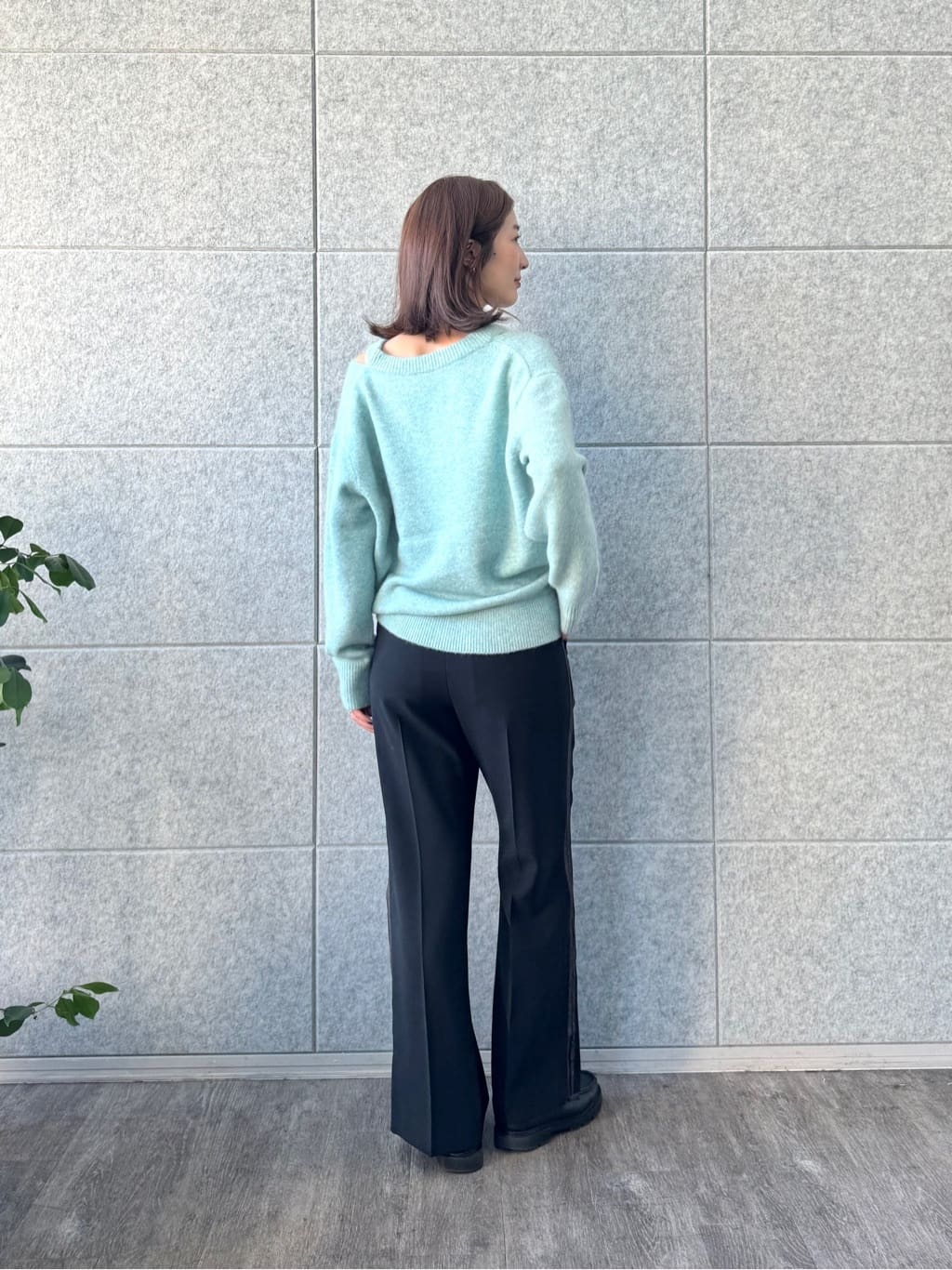 uchi__yamaさんの「CODE A｜line zip trousers」を使ったコーディネート