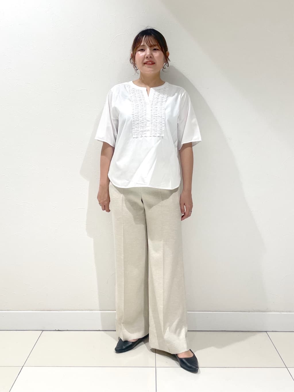YUUKIさんの「INDIVI｜【洗える】胸元タックフリルブラウス」を使ったコーディネート