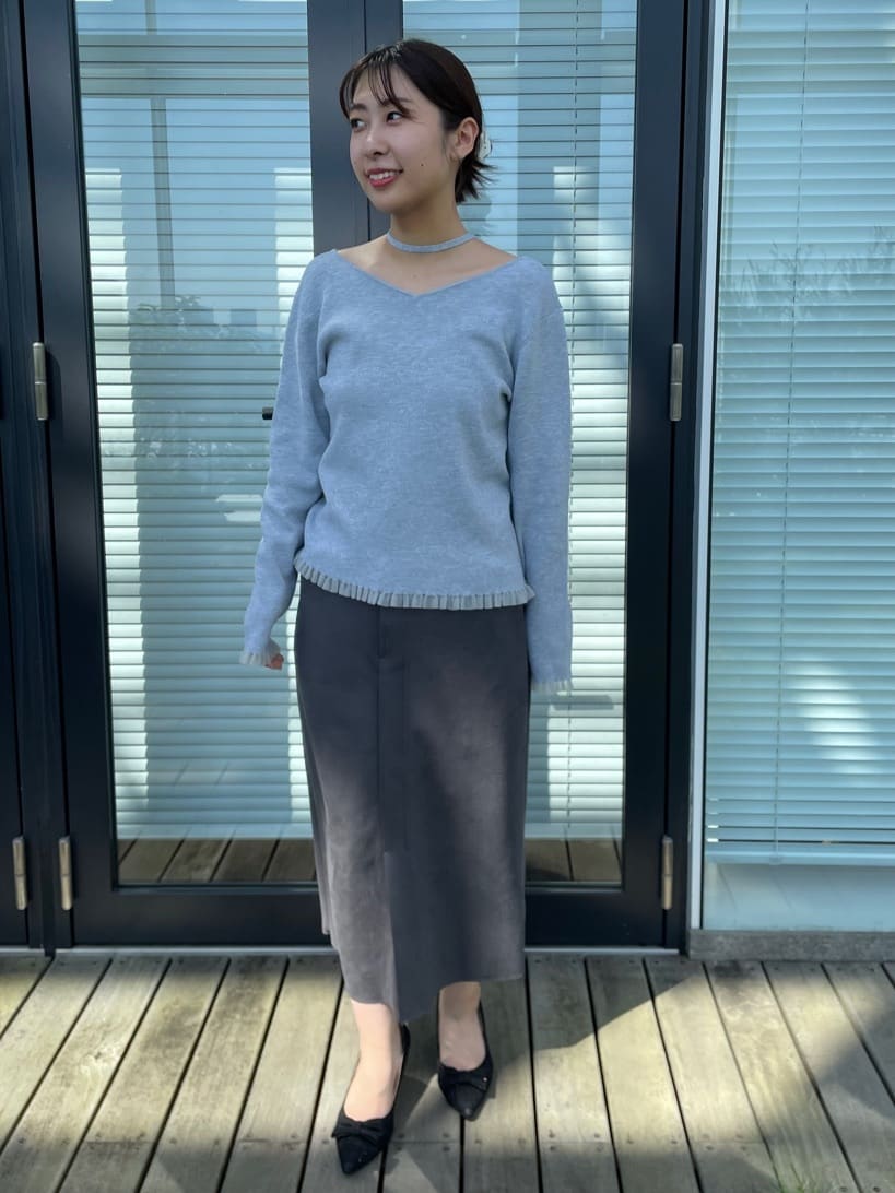 abeさんの「Couture brooch｜【洗える・ストレッチ・通勤】スエード調ダンボールIラインスカート」を使ったコーディネート