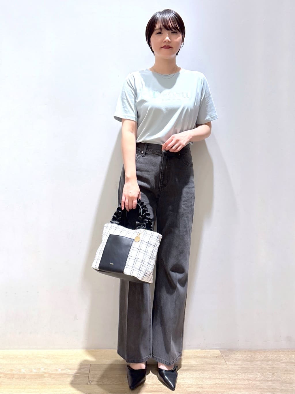 mizukiさんの「index｜《丈が選べる》ストレートデニムパンツ【洗濯機洗い可】」を使ったコーディネート