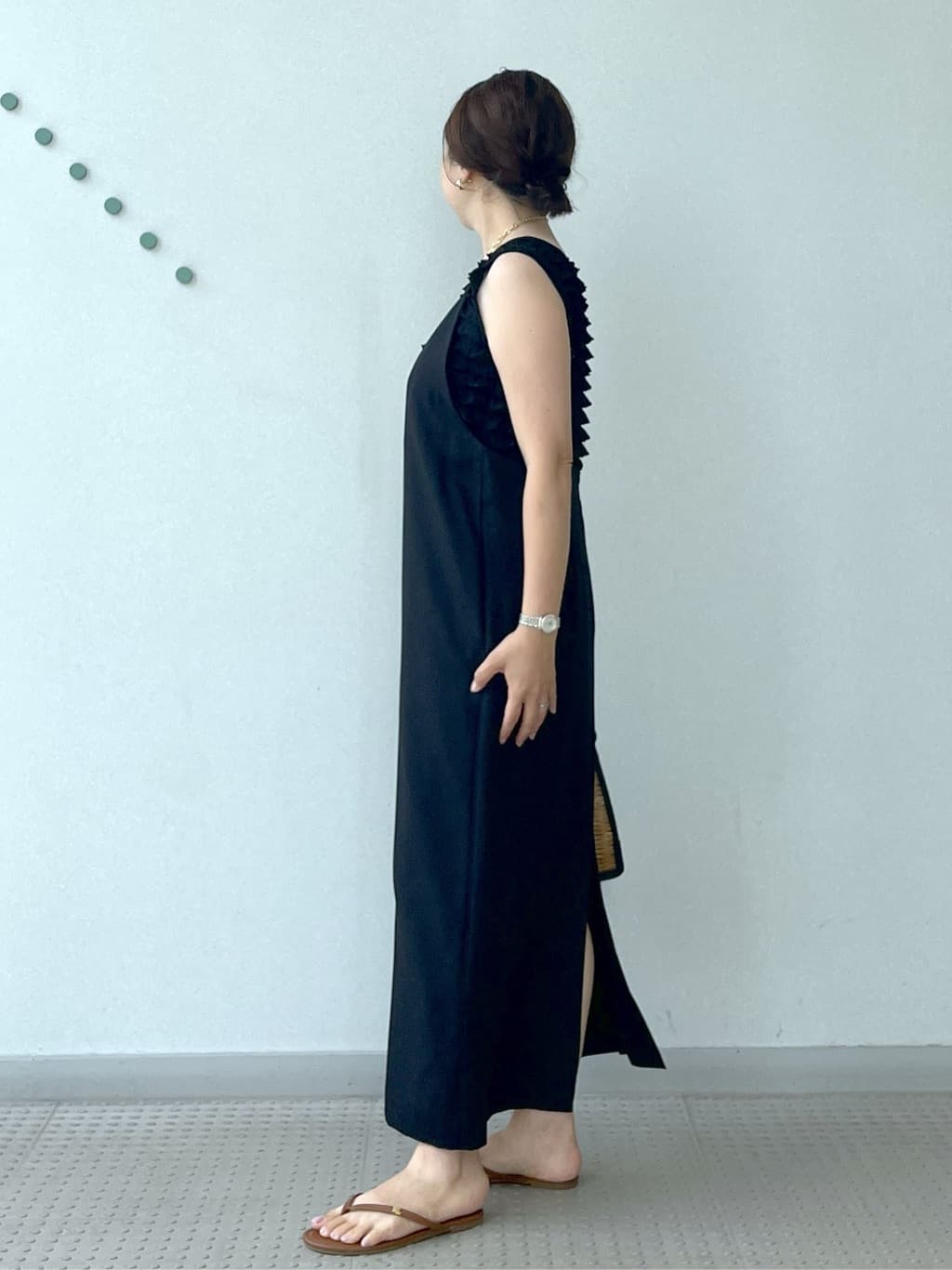 Soeさんの「DRESSTERIOR｜◆【美人百花/モデル美香着用】コンフォートアイラインキャミワンピース」を使ったコーディネート