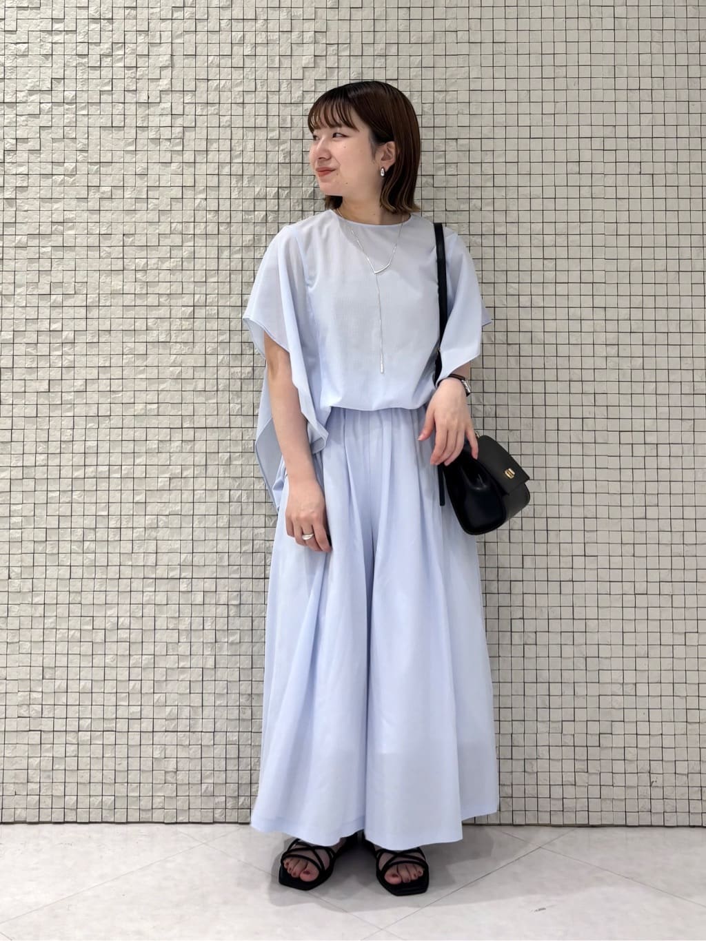 sakuさんの「INDIVI｜【体型カバー】スクエアブラウス」を使ったコーディネート