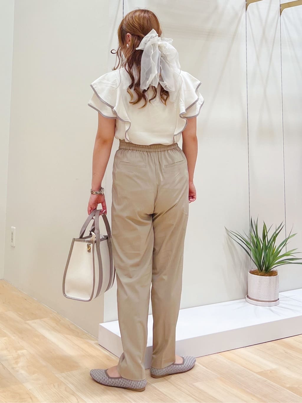 みことさんの「grove｜キレイも動きやすさも　美脚見えハイパーストレッチパンツ」を使ったコーディネート